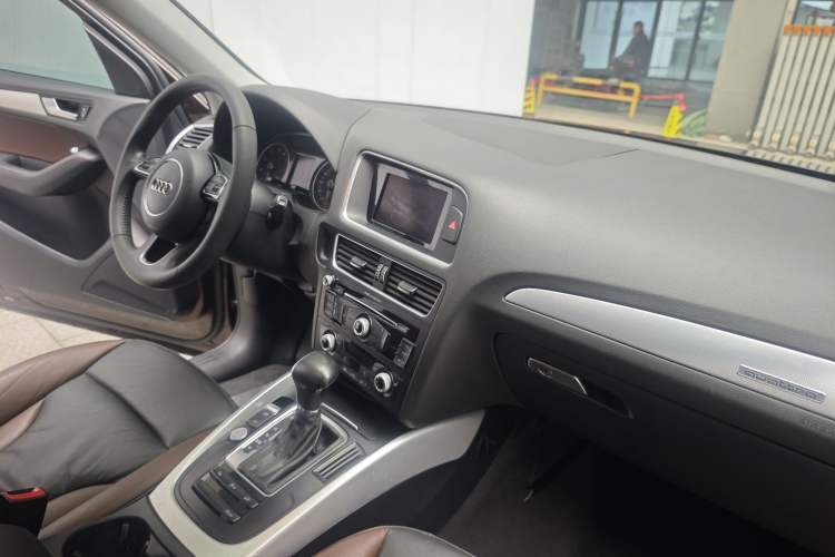 Used Audi Q5 2017 Plus 40 TFSI Technology Model
