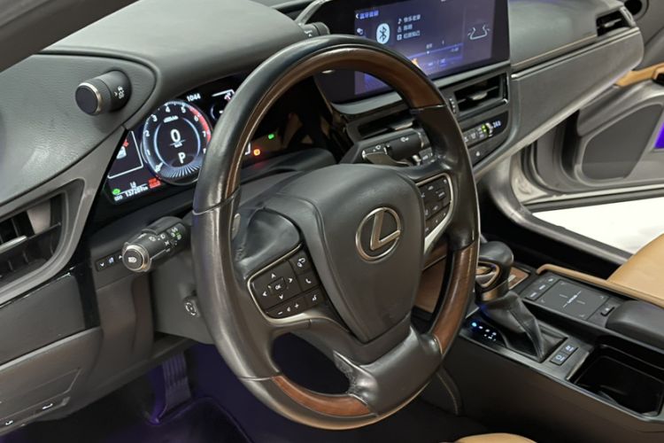 Used Lexus ES 2021 300h Premium Edition
