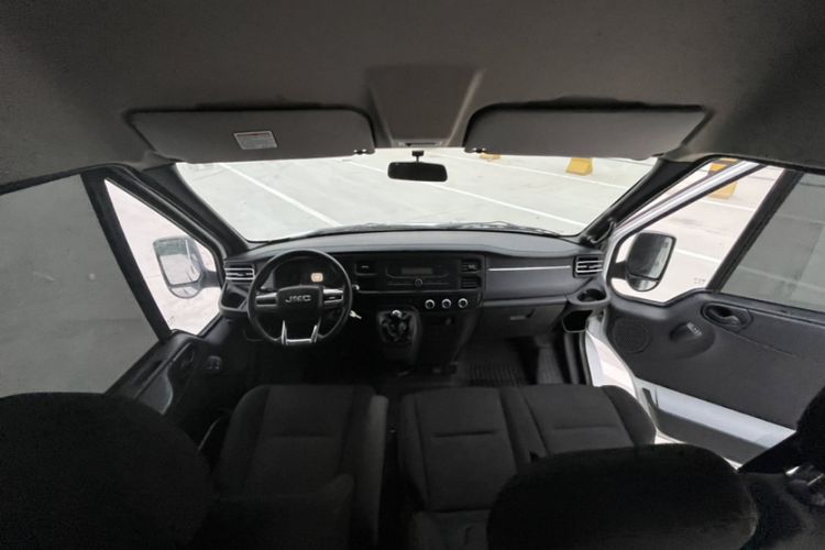 Used JMC Fushun 2022 2.0T Manual Multi-Function Passenger Vehicle Short Wheelbase Mid-Height Roof 6-Seater
