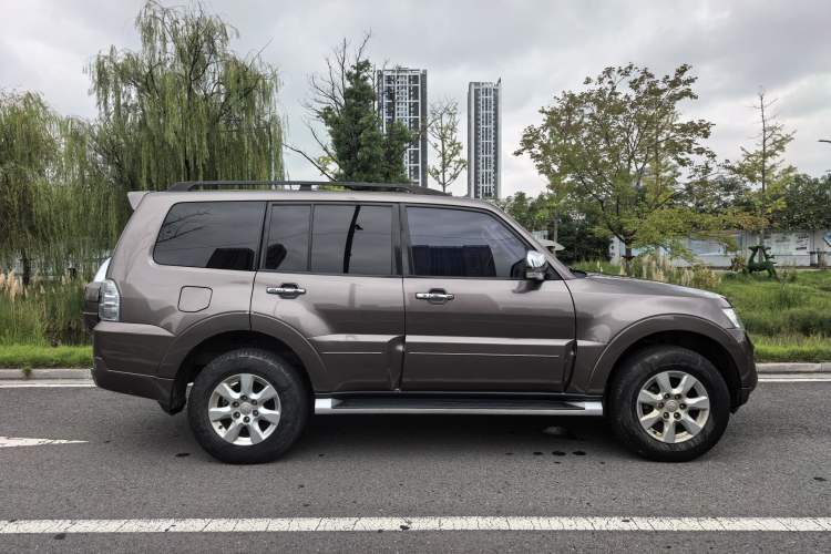 Used Mitsubishi Pajero 2014 3.0L Elite Edition
