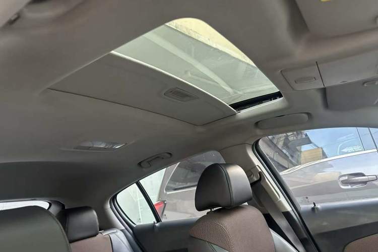 Used Chevrolet Cruze 2013 Hatchback 1.6L Automatic Luxury Model
