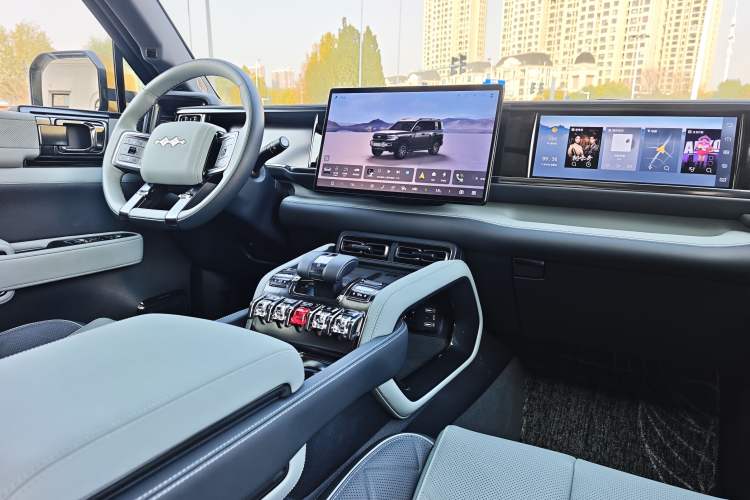 Used Formula Leopard Leopard 5 2023 Navigator Edition
