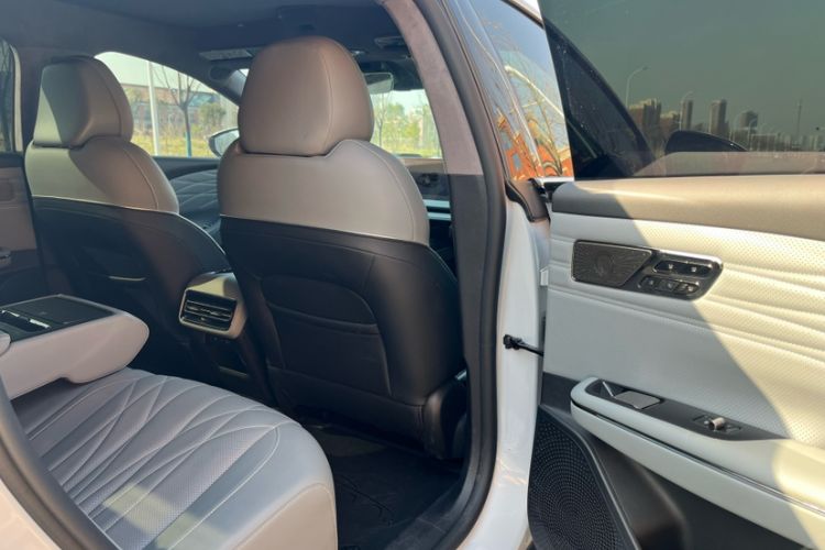 Used Geely Galaxy E8 2025 700 km Long-Range Intelligent Driving Version Interior 4