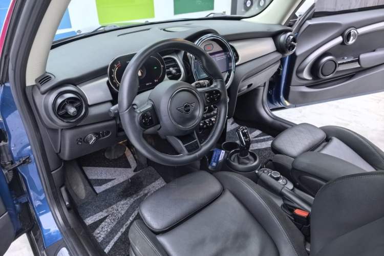 Used MINI MINI 2022 1.5T COOPER Artist