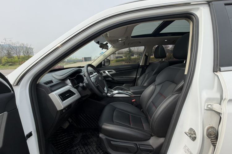 Used Geely Auto Emgrand X7 Sport 2018 1.8TD Automatic Two-Wheel Drive Zhiya Model Interior 3