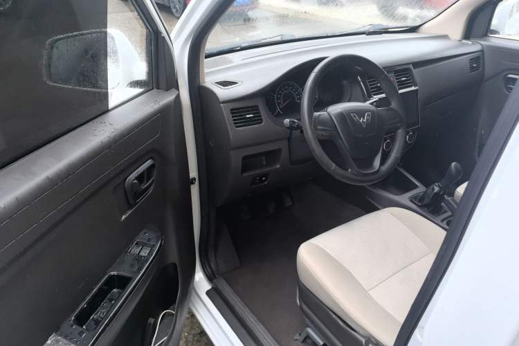 Used Wuling Rongguang V 2016 1.5L Standard Version