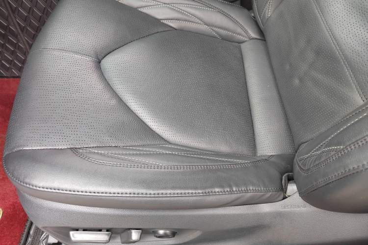 Used Toyota Avalon 2019 2.5L Touring Premium Version China VI Standard
