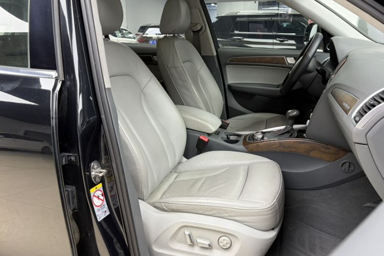 Used Audi Q5 2015 40 TFSI Comfort Model
