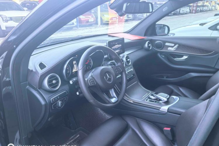 Used Mercedes-Benz GLC 2018 Refreshed GLC 300 4MATIC Dynamic Edition Interior 1