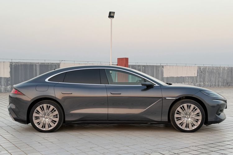 Used Denza Z9 2024 1100 km All-Wheel-Drive Ultra Version