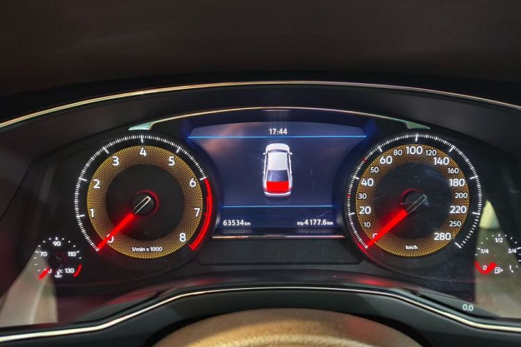 Used Volkswagen Phideon 2021 380TSI Luxury Edition Odometer Close Up