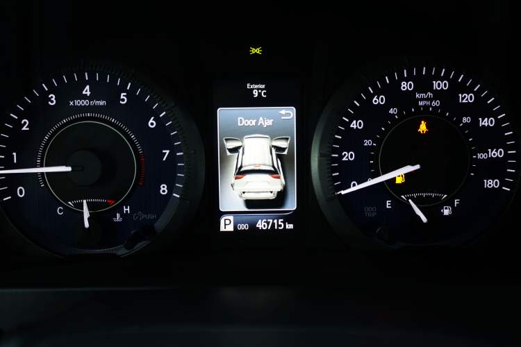 Used Toyota SIENNA  Odometer Close Up