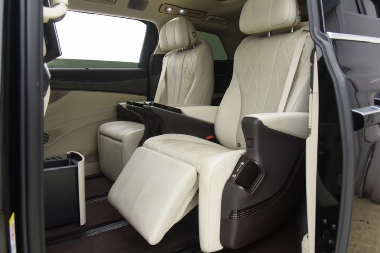 Used Denza D9 2025 DM-i Intelligent Drive 1020 Four-Wheel Drive Prestige Model