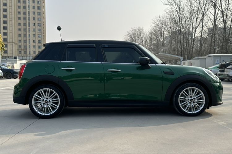 Used MINI MINI 2022 Updated 1.5T COOPER Classic Edition Five-Door Version

