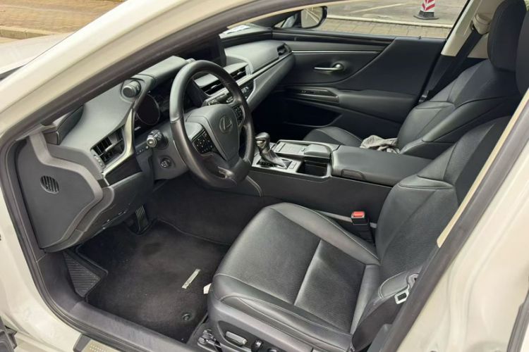 Used Lexus ES 2018 300h Premier Edition China VI Standard