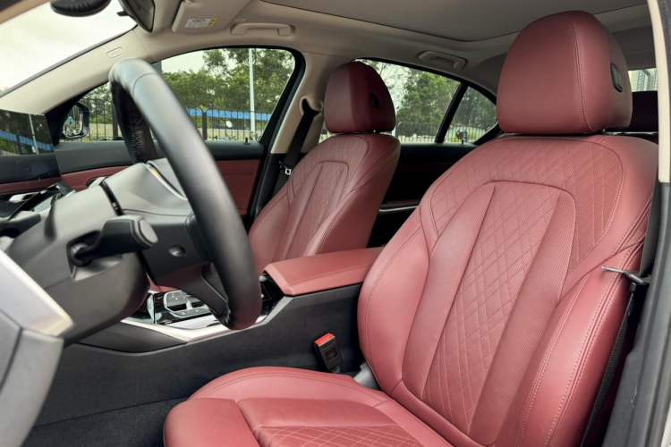 Used BMW i3 2022 eDrive 35 L Interior 8