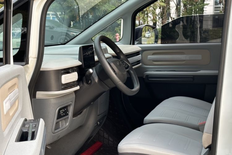 Used SAIC MAXUS Dana V1 2024 V1 Long Wheelbase Low Roof (51 kWh)