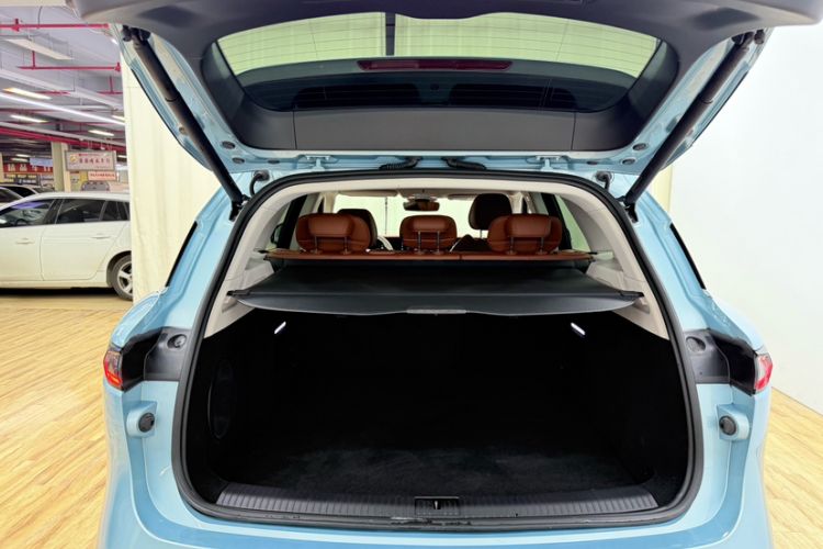 Used VOYAH FREE 2023 Four-Wheel Drive Extended-Range Model with Ultra-Long Range Trunk