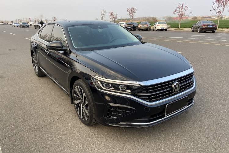 Used Volkswagen Passat 2022 330TSI Luxury Edition Exterior 3