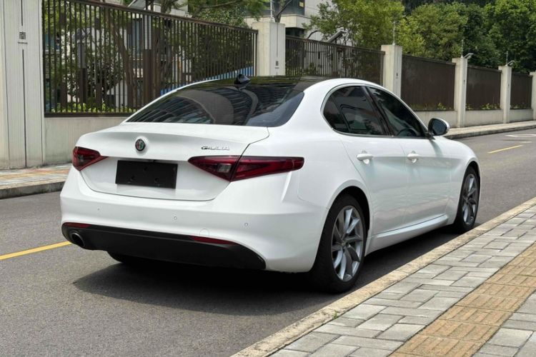 Used Alfa Romeo Giulia 2017 2.0T 200HP Luxury Edition