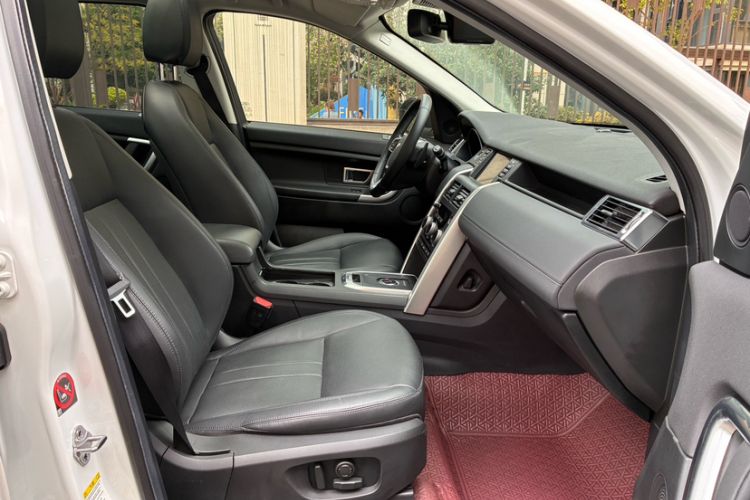 Used Land Rover Discovery Sport 2019 240 PS SE Version China VI Standard Interior 3