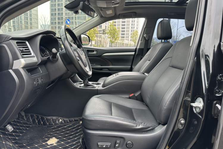 Used Toyota Highlander 2018 2.0T Four-Wheel Drive Luxury Version 7 Seats China VI Standard
