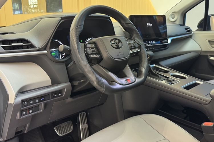 Used Toyota Granvia 2024 2.5L Hybrid Comfort Edition