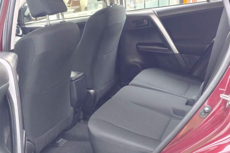 Used Toyota RAV4 2016 2.0L CVT Two-Wheel Drive Comfort Edition China V Standard
