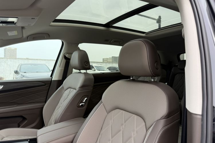 Used Volkswagen Viloran 2024 380TSI Premium Edition Roof