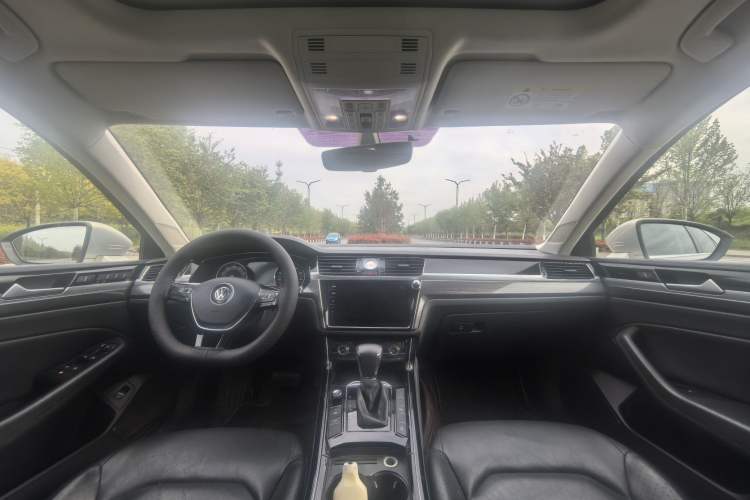 Used Volkswagen Phideon 2018 Revised Version 380TSI Two-Wheel Drive Business Edition Interior 1