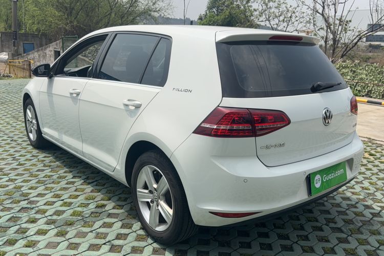 Used Volkswagen Golf 2017 1.6L Automatic Comfort Million-Vehicle Anniversary Edition
