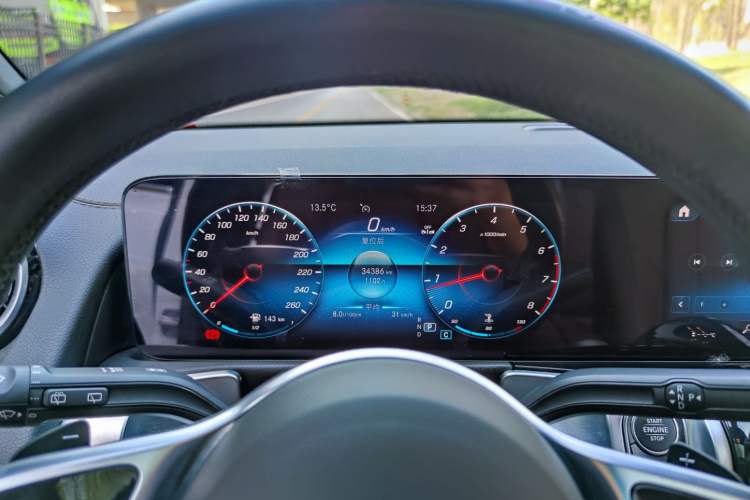 Used Mercedes-Benz GLB 2023 Refreshed GLB 200 Dynamic Edition Odometer Close Up