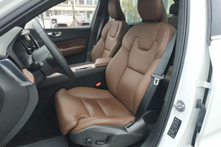 Used Volvo XC60 2025 B5 Four-Wheel Drive Smart & Advanced Luxury Edition