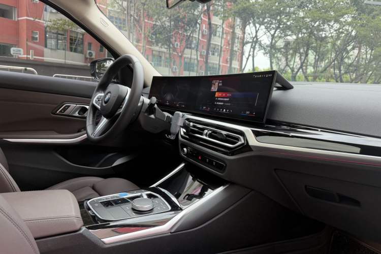 Used BMW i3 2022 eDrive 35 L Interior 6