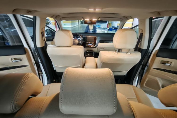 Used Mitsubishi Outlander 2016 2.4L 4x4 Elite Edition 5 Seats
