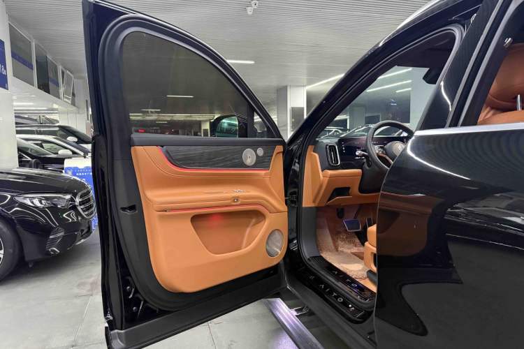 Used Hima AITO M9 2024 Range-Extended Ultra Version 42 kWh 6-Seater Model Interior 9