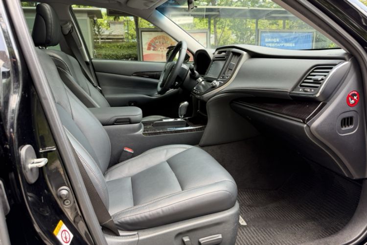 Used Toyota Crown 2015 2.0T Fashion Edition
