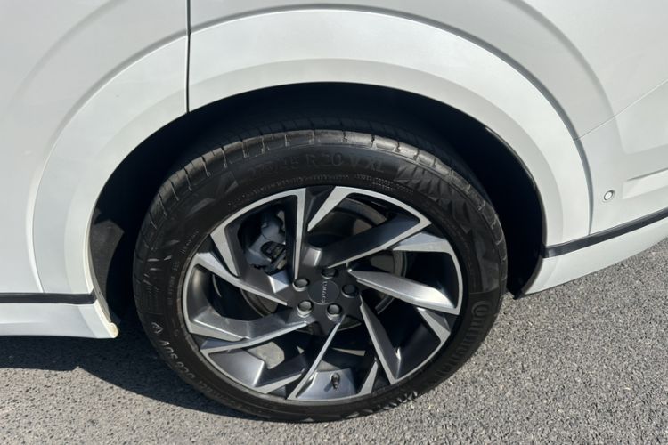 Used Lynk & Co 09 2021 2.0T Halo Six-Seater
