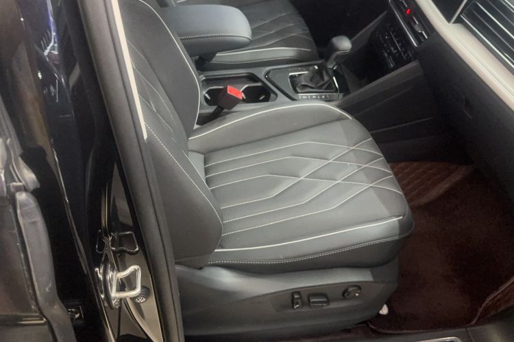 Used Volkswagen Tiguan L 2022 330TSI Automatic Two-Wheel Drive R-Line Enhanced Edition Right Front Seat