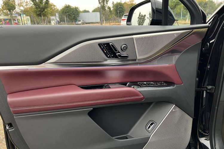 Used Cadillac XT5 2025 2.0T Platinum Edition