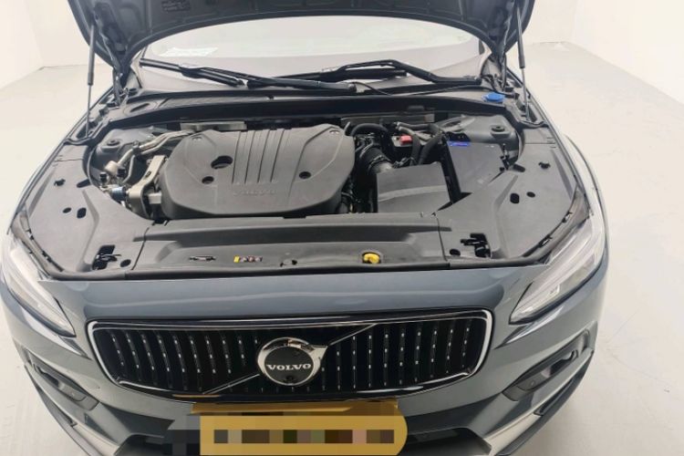 Used Volvo V90 2022 Cross Country B5 AWD Prestige Edition