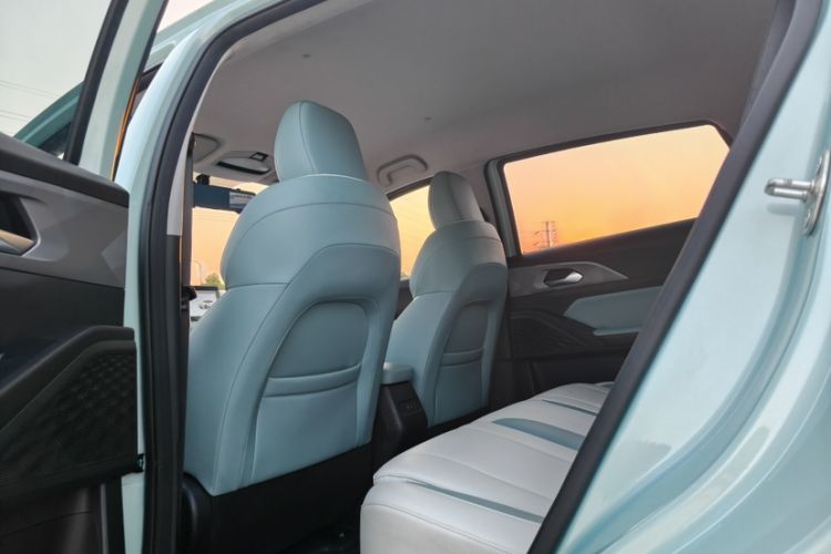 Used Geometry E Firefly 2024 301km Starlight Interior 9