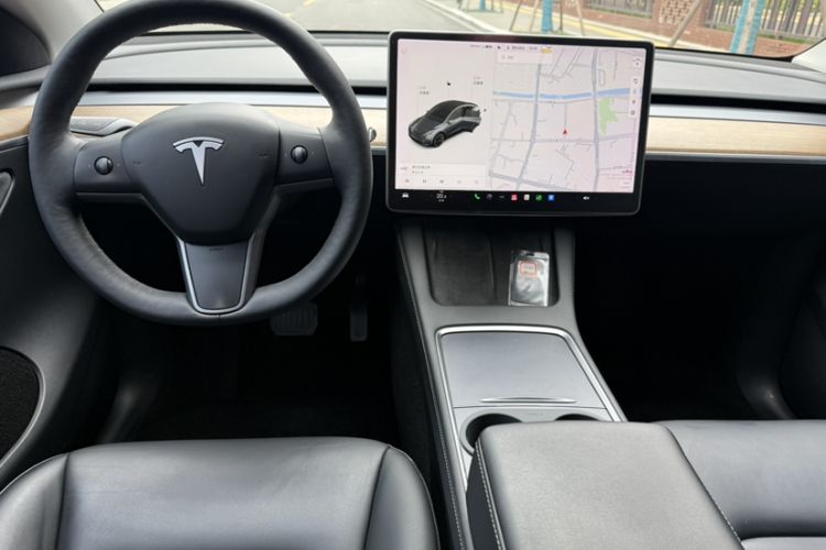 Used Tesla Model Y 2021 Long-Range All-Wheel-Drive Version
