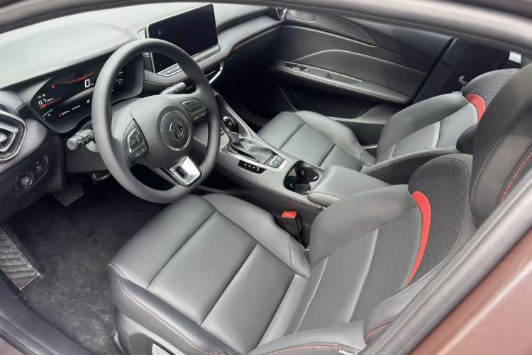 Used MG 5 2025 180 DVVT Global Luxury Edition
