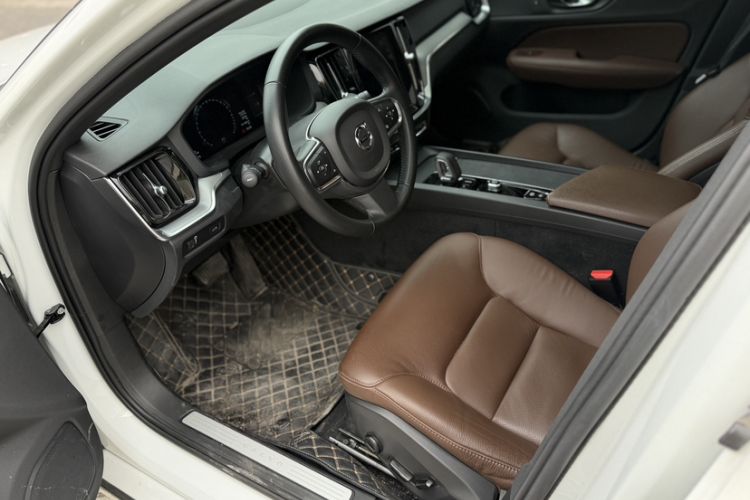 Used Volvo S60 2022 B4 Zhiyi Luxury Edition