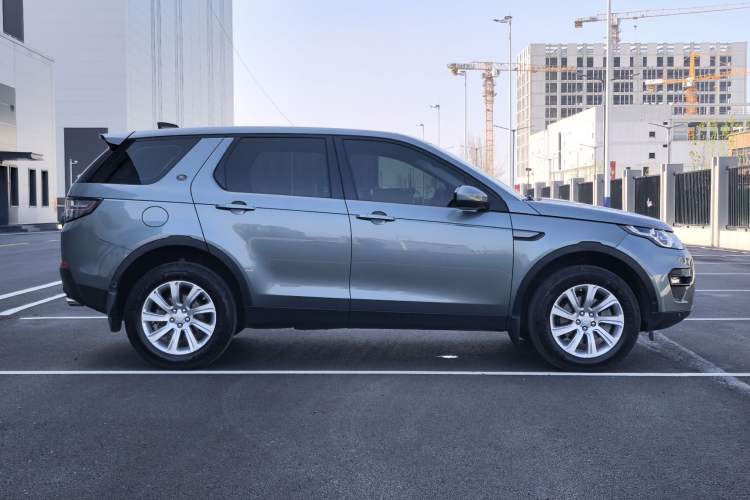 Used Land Rover Discovery Sport 2019 240 PS SE Version China VI Standard Exterior 3