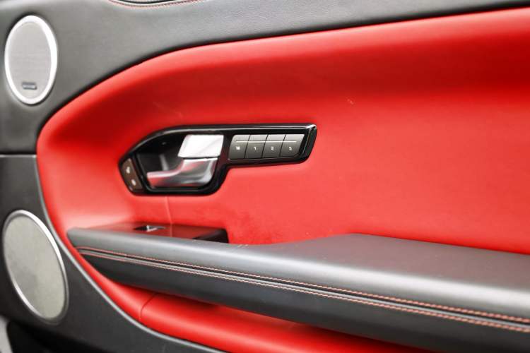 Used Land Rover Range Evoque 2018 240 PS HSE DYNAMIC Convertible Interior 7