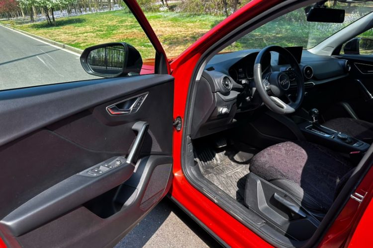 Used Audi Q2L 2018 35 TFSI Launch Exclusive Edition China VI Left Front Seat