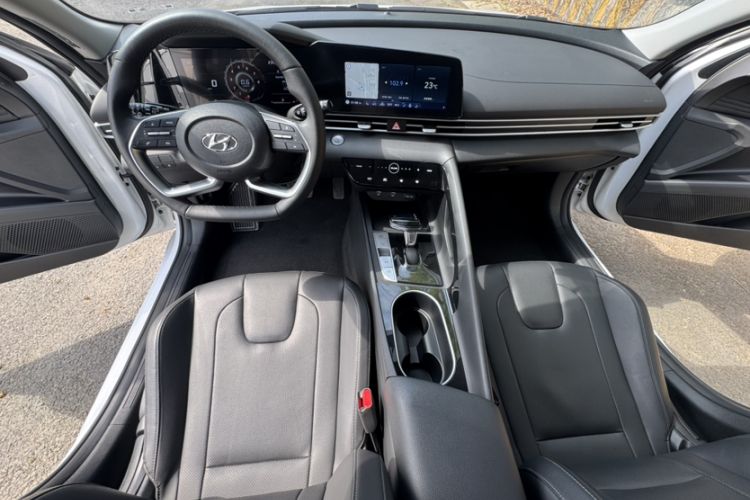 Used Hyundai Elantra 2022 1.5L CVT GLX Elite Edition Interior 1