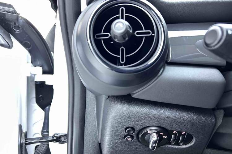 Used MINI 2023 1.5T ONE Interior 3